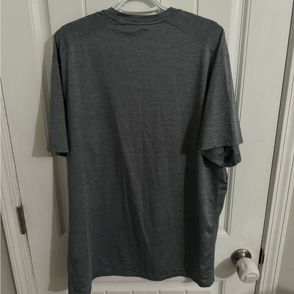 Nike grey short sleeve shirt - Picture 2 of 3
